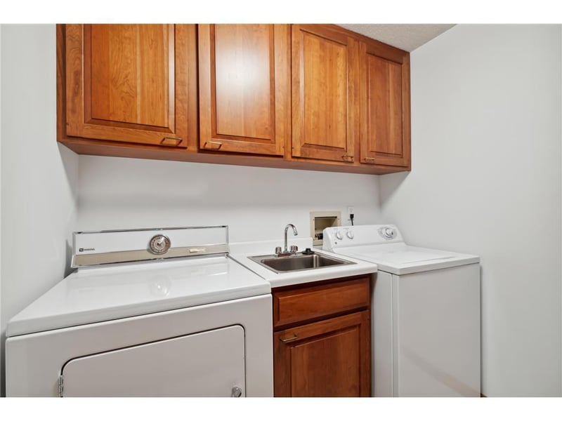 5601 Dewey Hill Rd #113, Edina, MN 55439