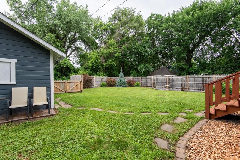 1368 Pacific St, Saint Paul, MN 55106
