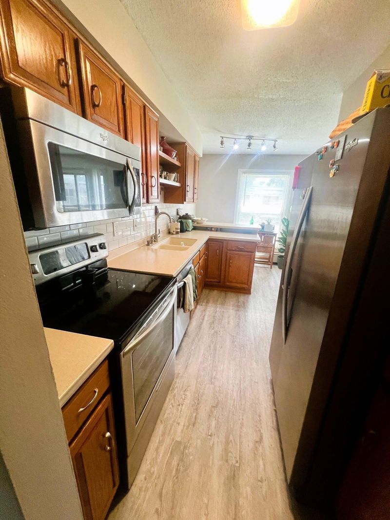 900 9th Ave S #8, Hopkins, MN 55343