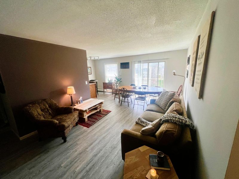 900 9th Ave S #8, Hopkins, MN 55343