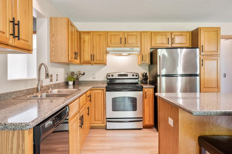 2384 Boulder Ridge Ln, Woodbury, MN 55125