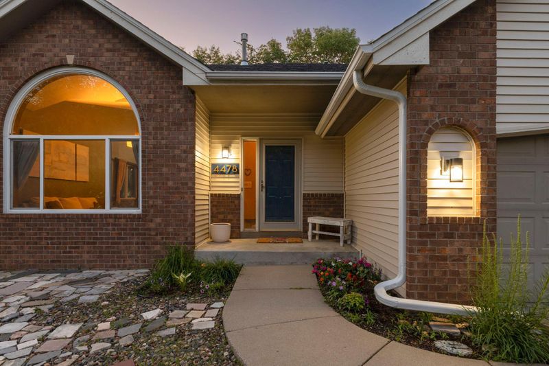 4478 W 150th St, Savage, MN 55378