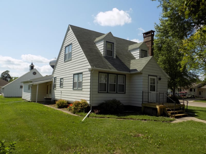 411 Bush St, Lakefield, MN 56150