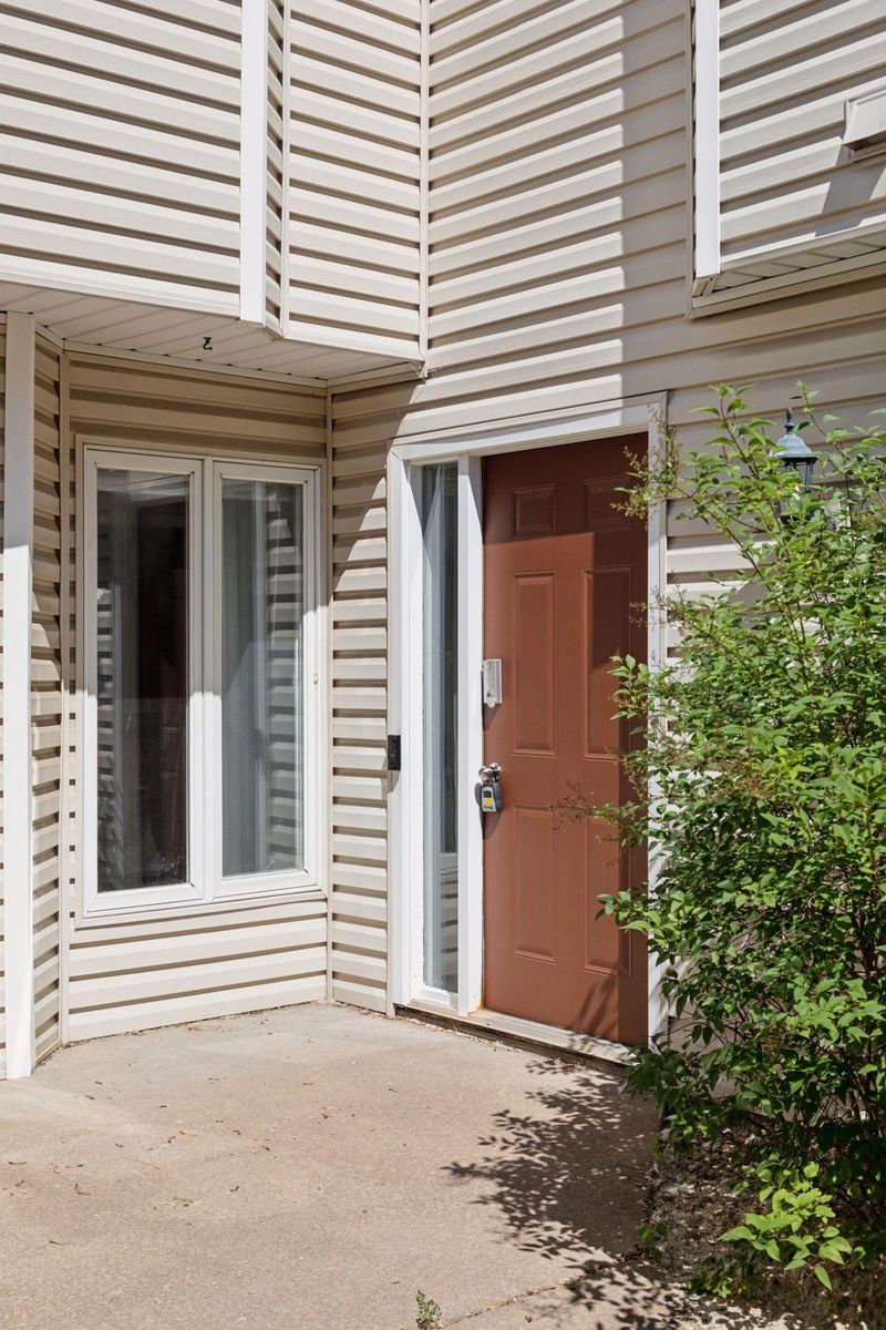 1010 Hill Ct, Shoreview, MN 55126
