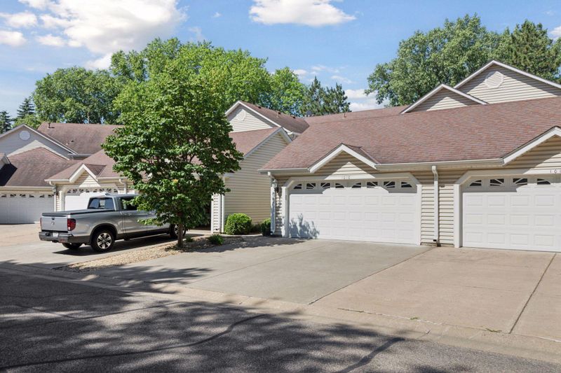 1010 Hill Ct, Shoreview, MN 55126