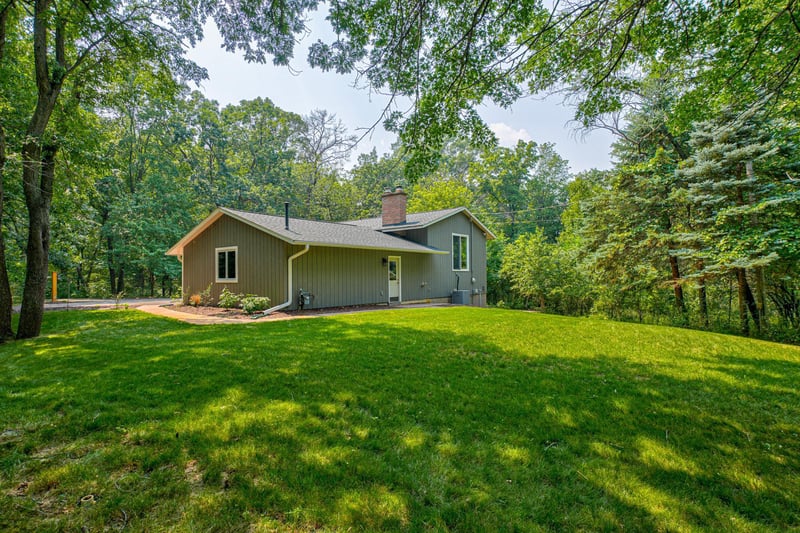 11 Spring Farm Ln, North Oaks, MN 55127