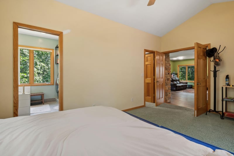 1610 W 63rd St, Chanhassen, MN 55331