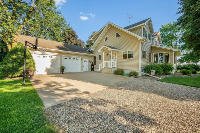 861 85th St, Sherburn, MN 56171