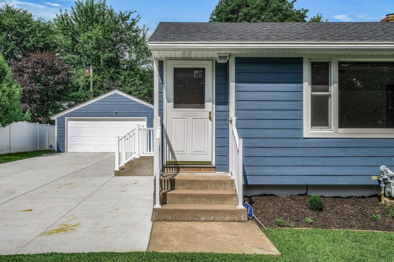 47 Mcclelland St N, Maplewood, MN 55119