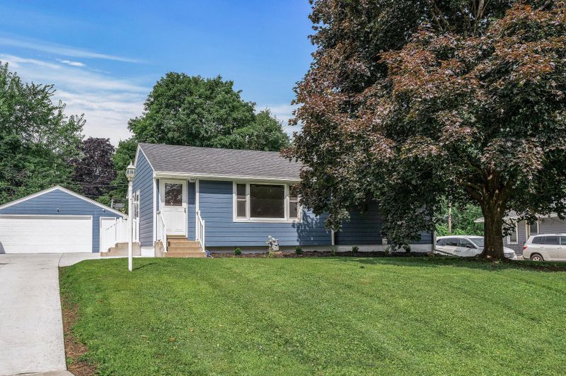 47 Mcclelland St N, Maplewood, MN 55119