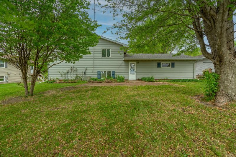 226 S 7th Ave E, Truman, MN 56088