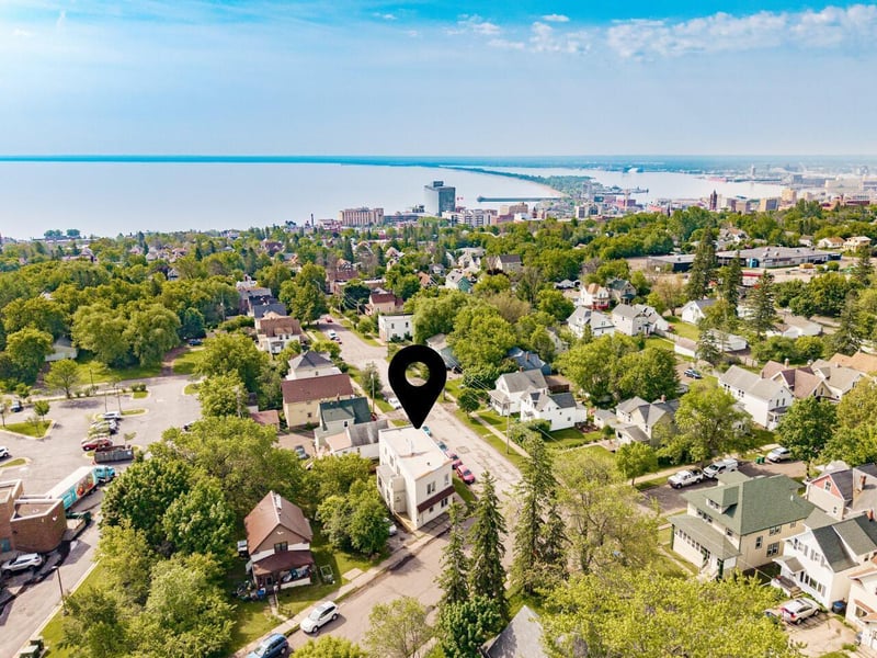 702 E 11th St, Duluth, MN 55805