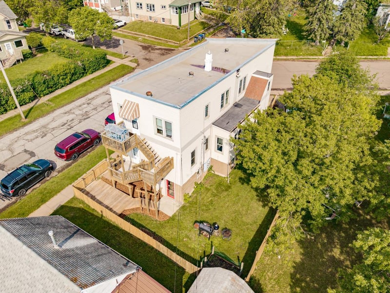 702 E 11th St, Duluth, MN 55805