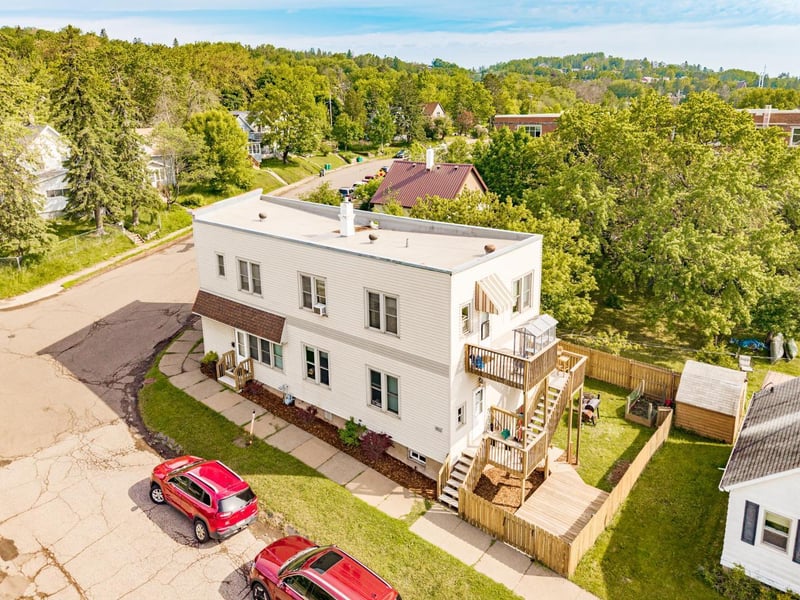 702 E 11th St, Duluth, MN 55805
