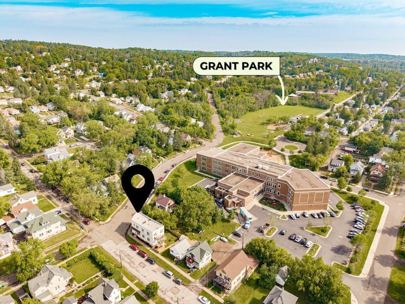 702 E 11th St, Duluth, MN 55805