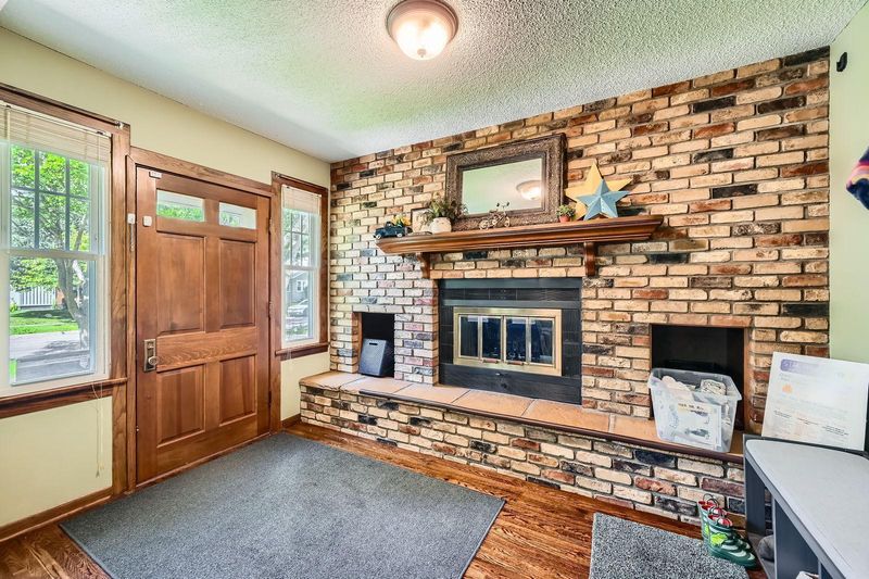 1268 Stanford Ave, Saint Paul, MN 55105