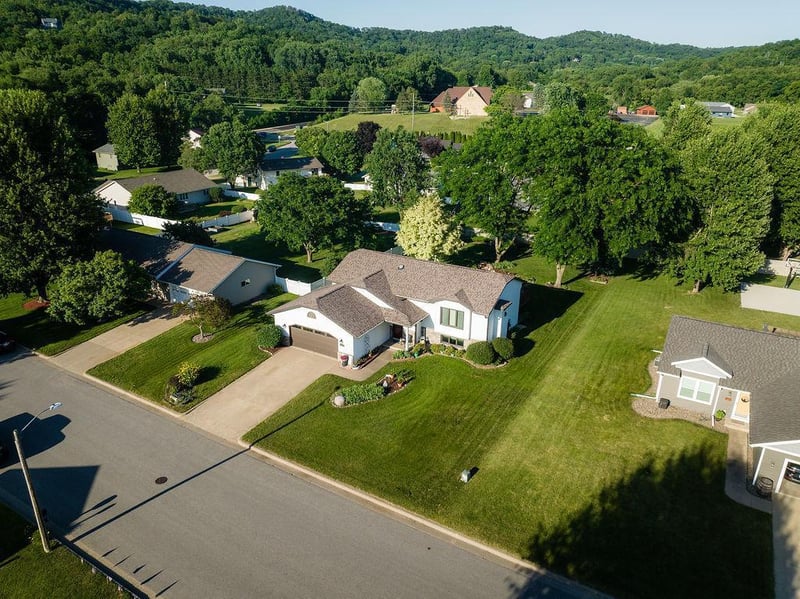 2711 S Cedar Ave, Holmen, WI 54636