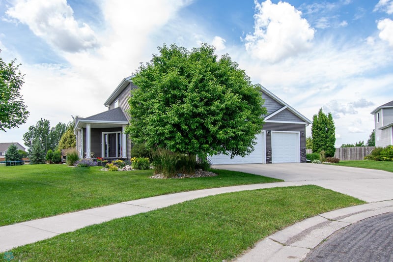 3827 15th St S, Moorhead, MN 56560
