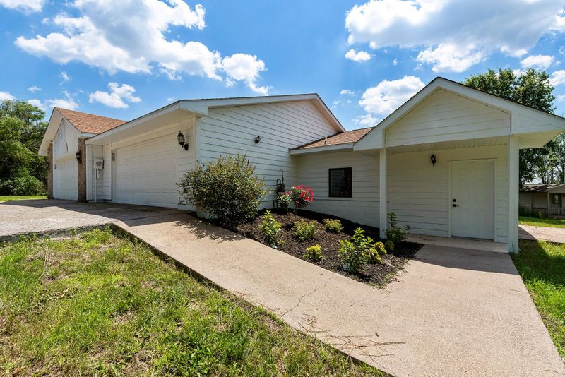 110 132nd Ave NE, Blaine, MN 55434