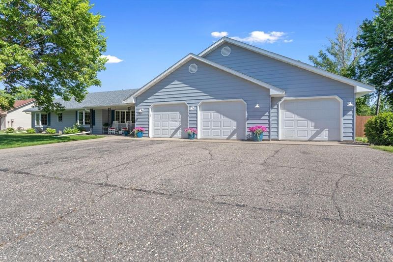 905 Sellards Dr, Dassel, MN 55325