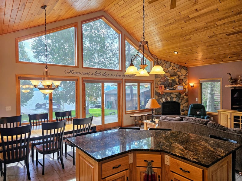6678 Bergstrom Rd, Duluth, MN 55803