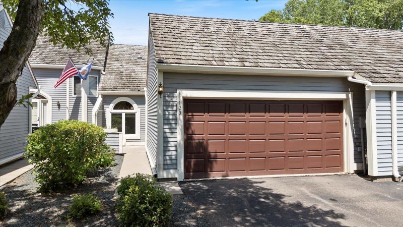 11120 Hyland Ter, Eden Prairie, MN 55344