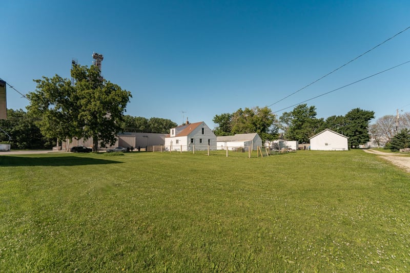 106 SW Commerce St, Adams, MN 55909