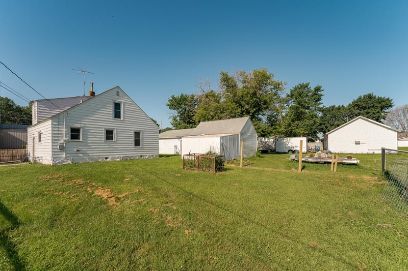106 SW Commerce St, Adams, MN 55909
