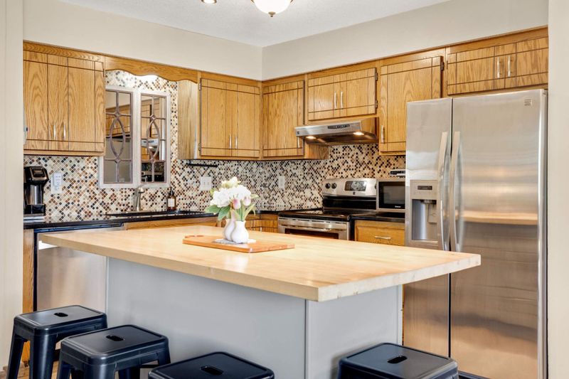 6700 Doriann Ct, Eden Prairie, MN 55346