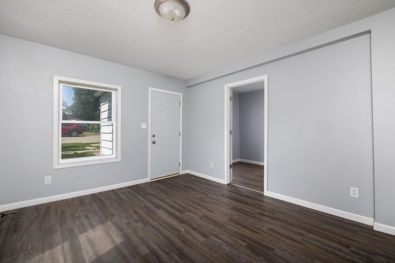 213 W Caledonia St, Caledonia, MN 55921