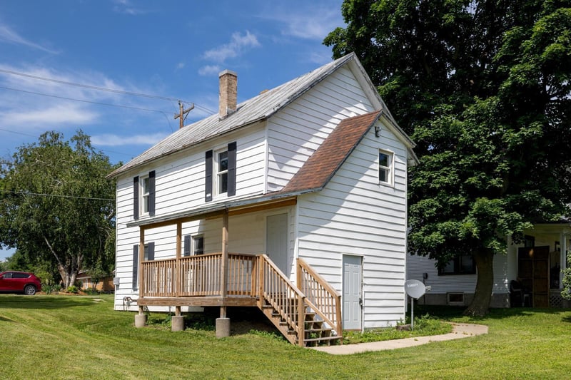 213 W Caledonia St, Caledonia, MN 55921