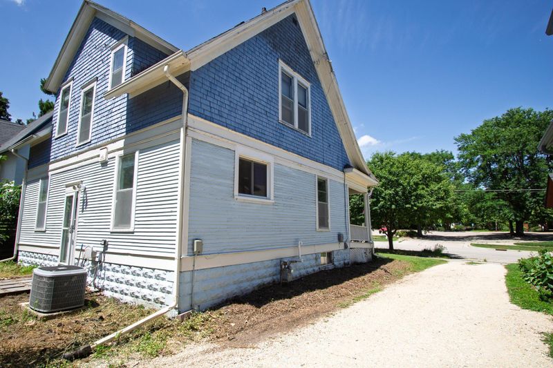 515 3rd St W, Northfield, MN 55057