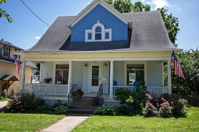 515 3rd St W, Northfield, MN 55057