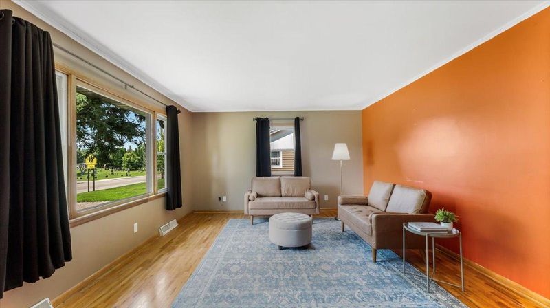 167 Poplar Ave N, Annandale, MN 55302