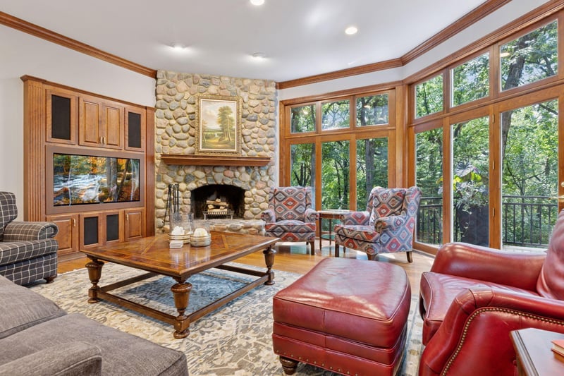 13985 Crowne Hill Ln, Minnetonka, MN 55305