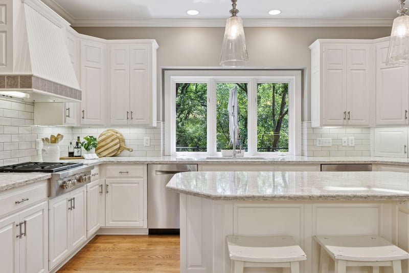 13985 Crowne Hill Ln, Minnetonka, MN 55305