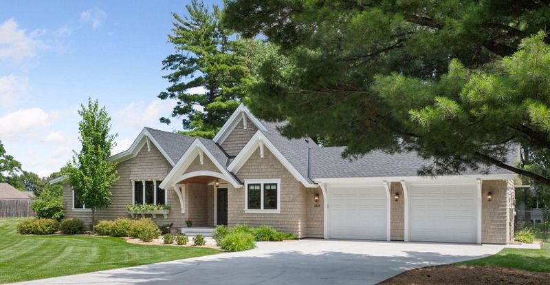 5815 Howards Point Rd, Excelsior, MN 55331