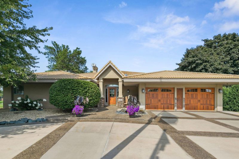 10 Valley Ln, Hastings, MN 55033