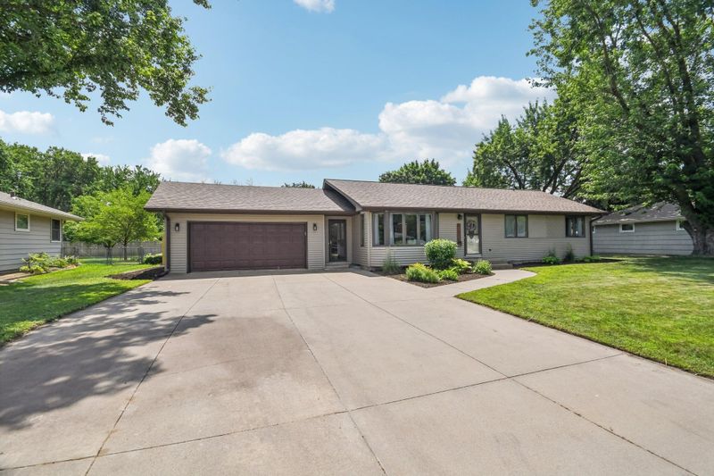 10319 York Ln, Bloomington, MN 55431