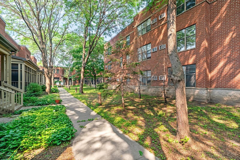 2020 S 6th St, Minneapolis, MN 55454