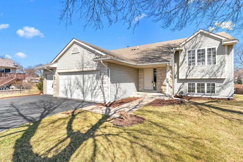 2829 90th Ln NE, Blaine, MN 55449