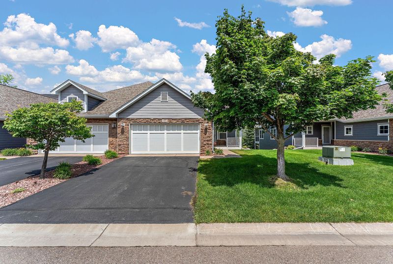 301 Manitoba Ln, Little Canada, MN 55117