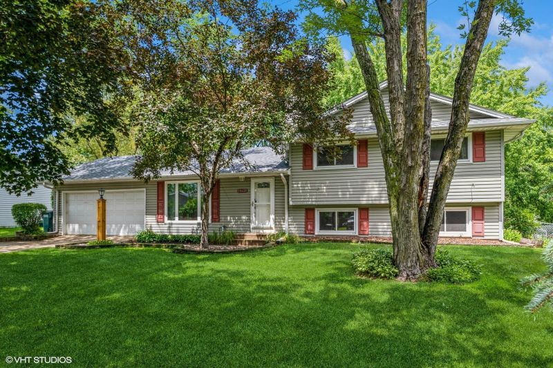 10628 Direct River Dr NW, Coon Rapids, MN 55433