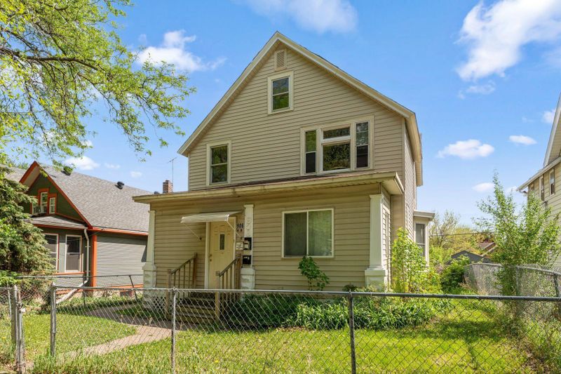 906 5th St E, Saint Paul, MN 55106
