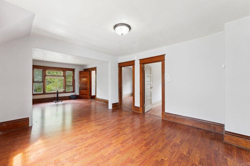 906 5th St E, Saint Paul, MN 55106
