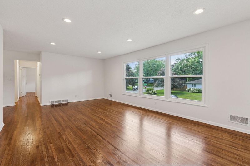 2125 Sapphire Ln, Eagan, MN 55122