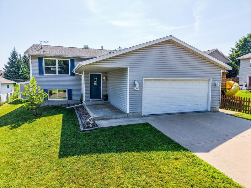 724 50th Ave NW, Rochester, MN 55901