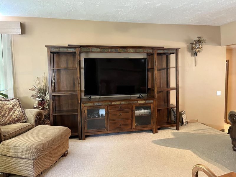 806 Highland Rd, Windom, MN 56101