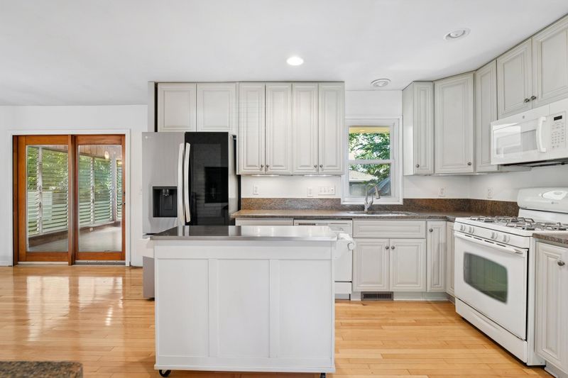 3142 Boone Ave N, New Hope, MN 55427