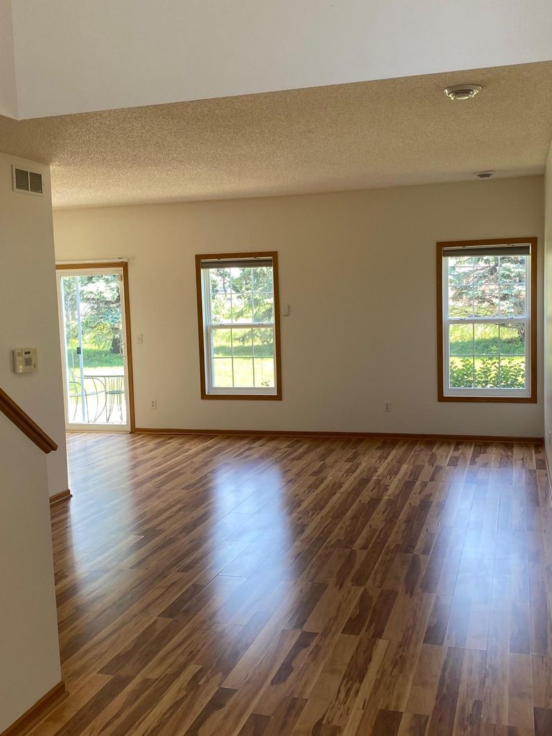 8574 Grove Cir, Shakopee, MN 55379